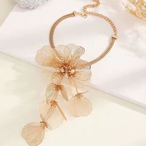 Kate Middleton Famous Cascading Gold Floral Necklace